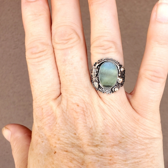New Unique Mother of Pearl Lizard Silver Ring. - Picture 6 of 15